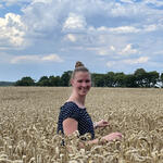 Kathrin Muus im Weizenfeld © Muus