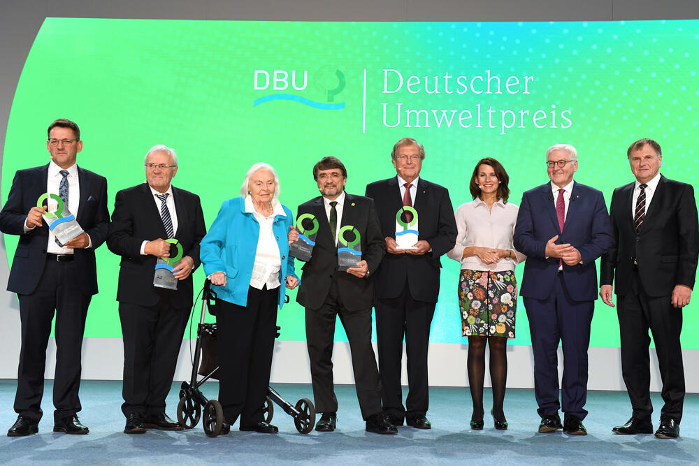Gruppenaufnahme der Preisträger/-innen des Umweltpreises 2017 © DBU/Peter Himsel