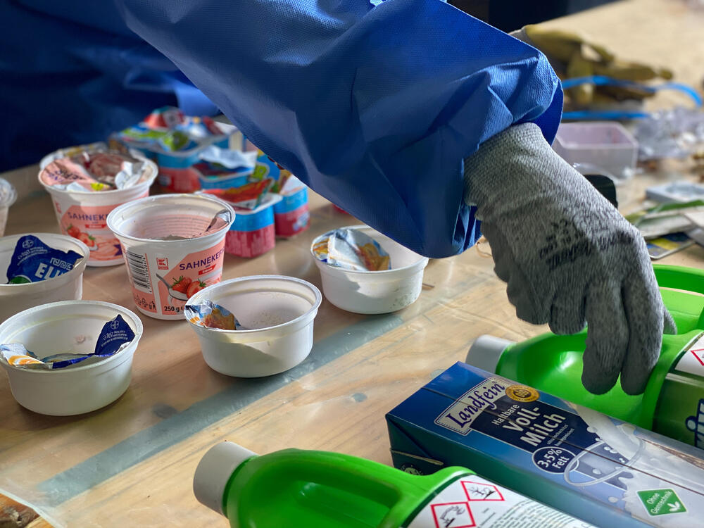 Analyse von MoPro-Bechern © Deutsche Bundesstiftung Umwelt