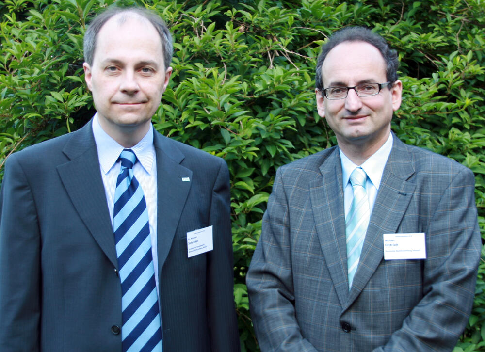 Dr. Michael Schröder (ZEW) and Michael Dittrich (DBU), present a study on sustainable investment  