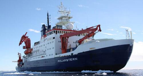 Eisbrecher und Forschungsschiff „POLARSTERN“ © AWI