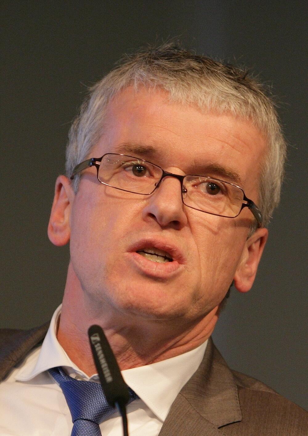 DBU-Wanderausstellung „T-Shirts, Tüten und Tenside – Die Ausstellung zur Nachhaltigen Chemie“: Referent Dr. Johannes Peter Gerling/ Bundesanstalt für Geowissenschaften und Rohstoffe (BGR), Hannover (Thema 