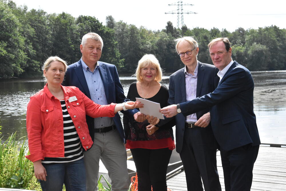 Übergabe des Förderbescheides © Kristina Müller, Ems-Zeitung