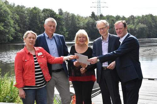 Übergabe des Förderbescheides © Kristina Müller, Ems-Zeitung