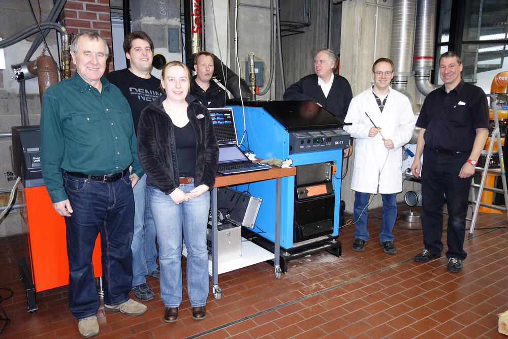 Das Projektteam am Prüfstand 