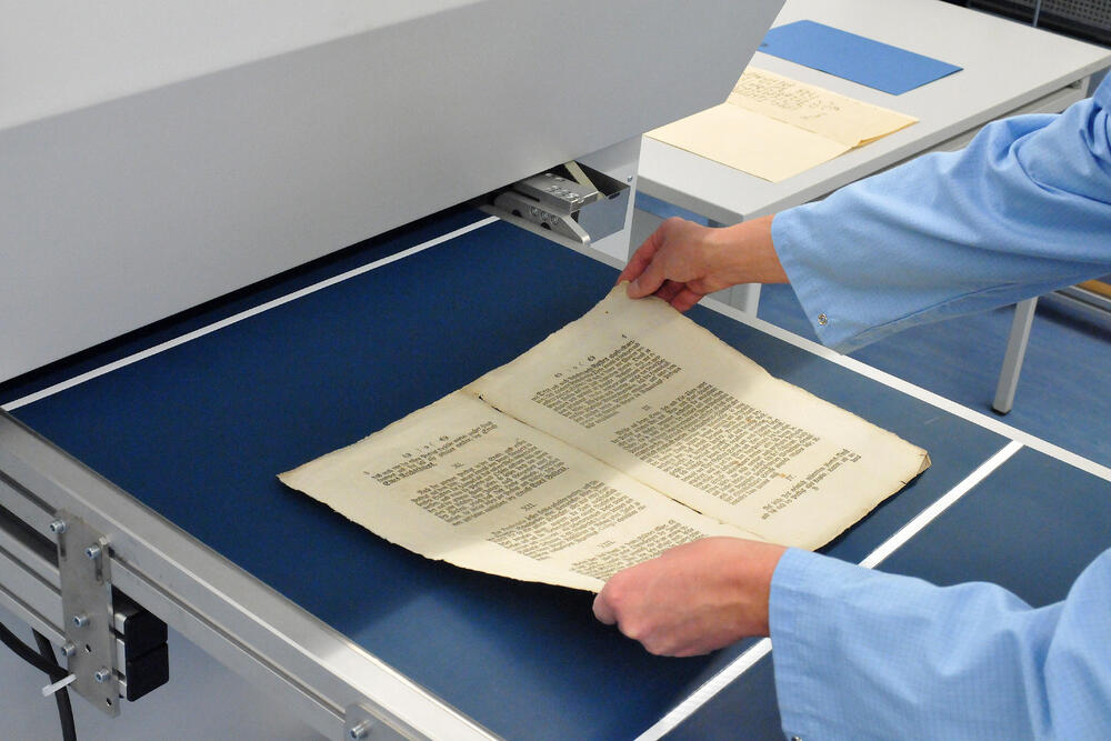 Entnahme eines Dokumentes 