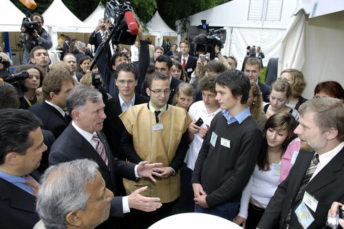Week of the Environment in the park of Schloss Bellevue: round tour of the Federal President Horst Köhler 