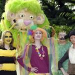 Graslöwe mit den Darstellern des Graslöwen-Musicals auf der Woche der Umwelt. 