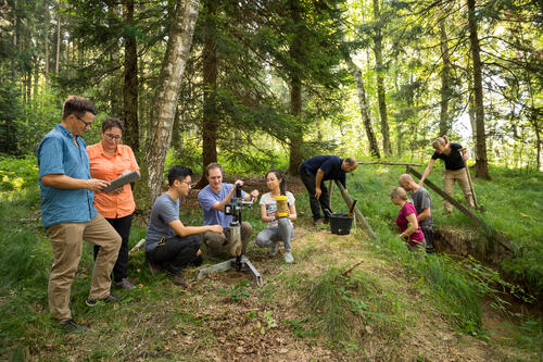 Bodenprobenentnahme im Freisinger Waldgebiet © ©Astrid Eckert, TU München