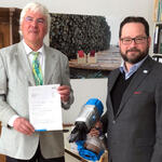 Bewilligungsübergabe Holznägel © Dr. Hans Korte