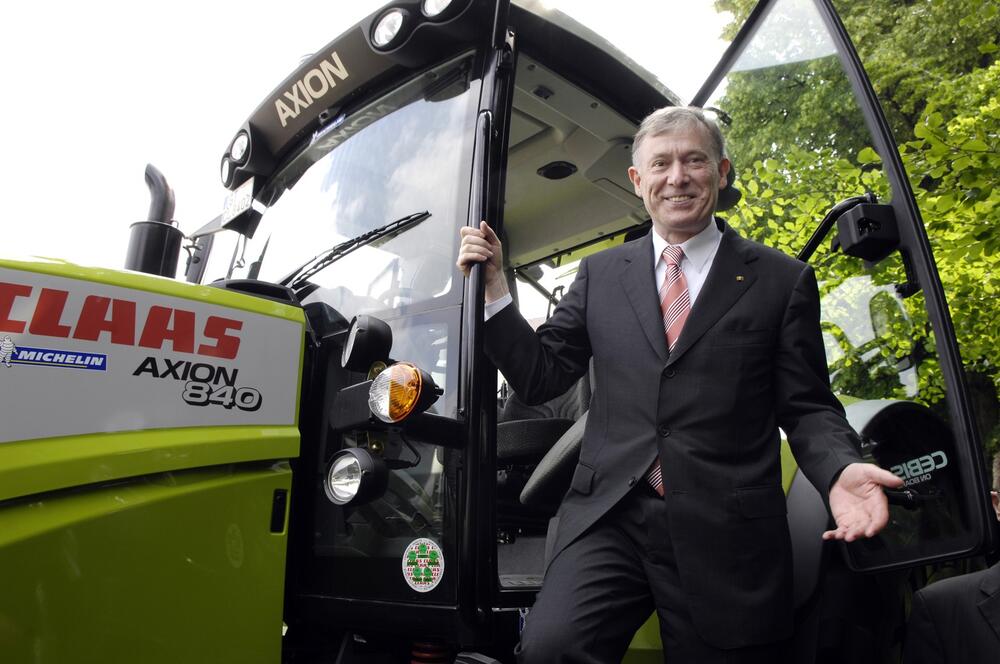 Horst Köhler überraschte die Gäste der Woche der Umwelt, indem er sich auf einen ausgestellten Traktor schwang und den Motor anließ. 