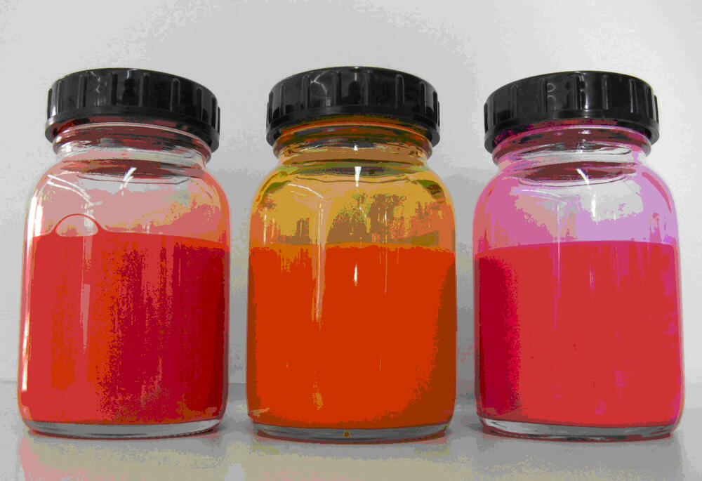 Mit Mikroreaktionstechnologie produzierte Farben 