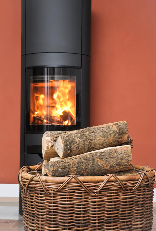 Heating with wood © Marco2811 - Fotolia.com
