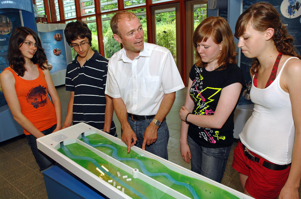 Wie entsteht eigentlich Hochwasser? Anhand der Wippe in der Ausstellung 