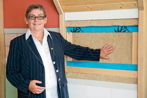 Hock-Heyl setzt Hanf-Matte ein © DBU/Daniel Karmann