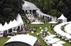Blick von oben: Eine neue Zeltstadt entsteht im Park von Schloss Bellevue. Anlässlich der Woche der Umwelt am 5./6. Juni präsentieren rund 200 Aussteller innovative Technologien, Produkte und Projekte für einen nachhaltigen Umgang mit Ressourcen.  