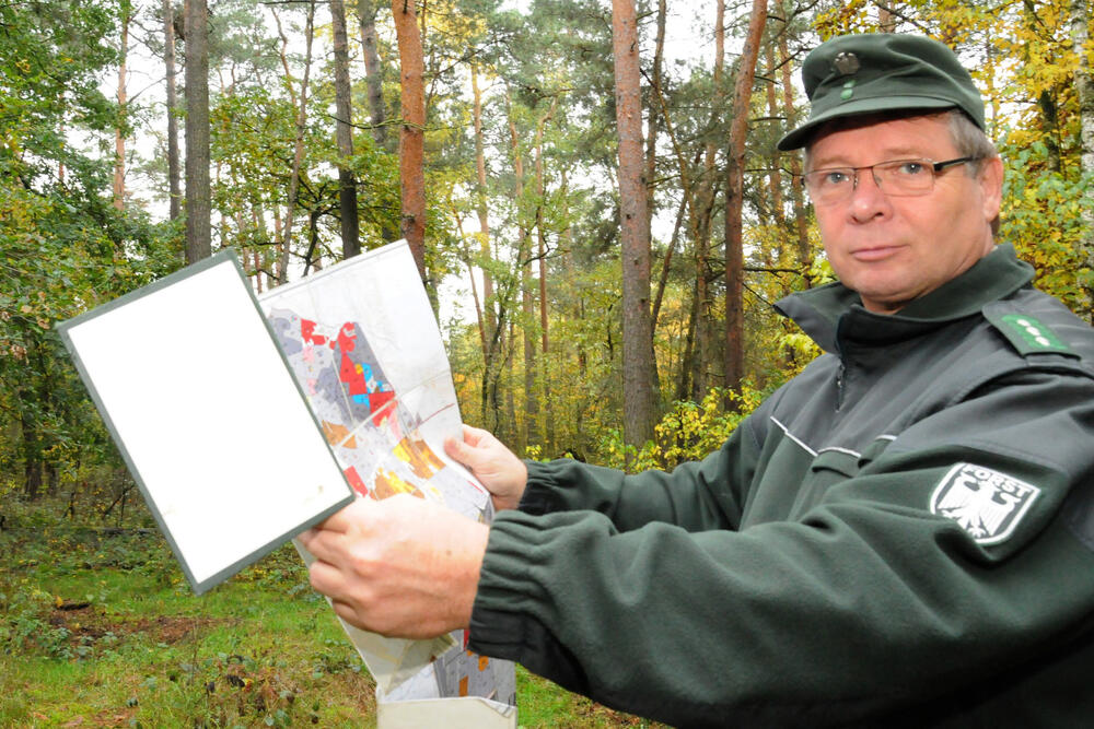 Uwe Vanhauer im Authausener Wald © Steffen Brost (DBU)