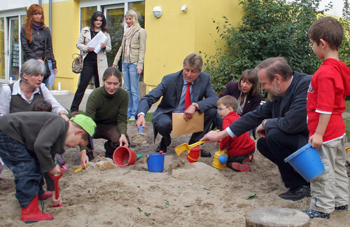Bewilligungsübergabe Boden-Koffer 