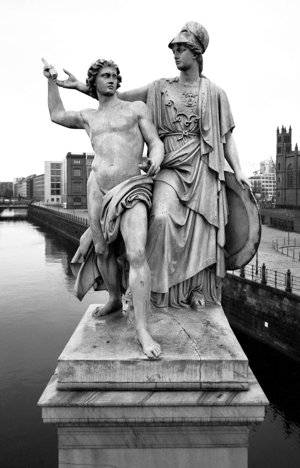 Brückenfiguren aus Carrara-Marmor 