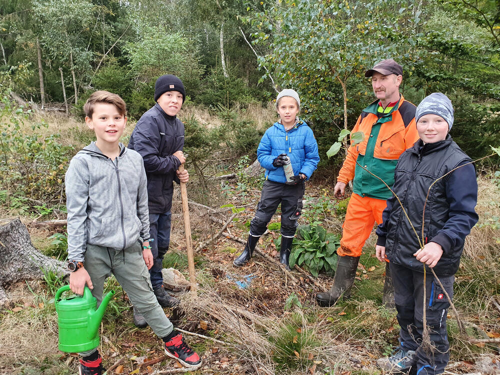 Schüler-Baumpflanzaktion © Michael Diekamp/DBU Naturerbe