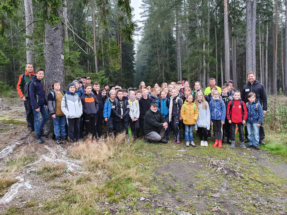 Baumpflanzaktion Schulklassen © Michael Diekamp/DBU Naturerbe