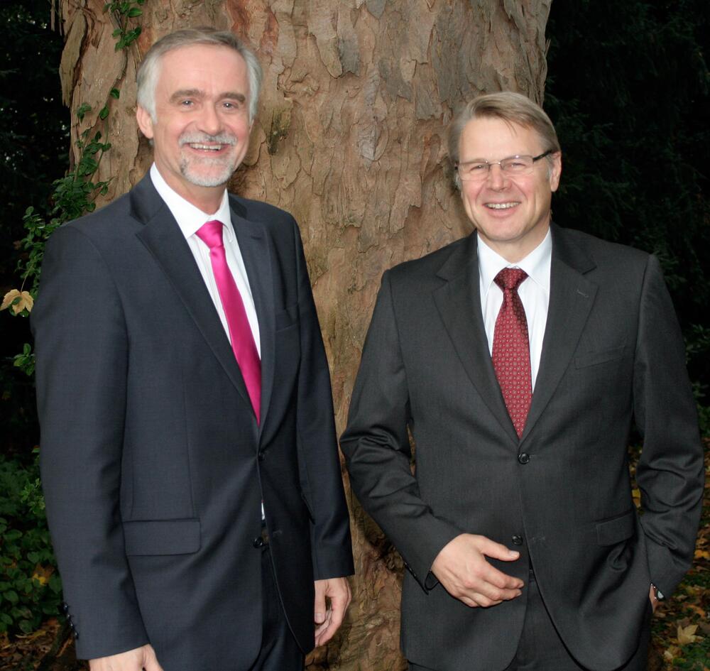 Osnabrücks neuer Oberbürgermeister Wolfgang Griesert (links) und DBU-Generalsekretär Dr. Heinrich Bottermann 