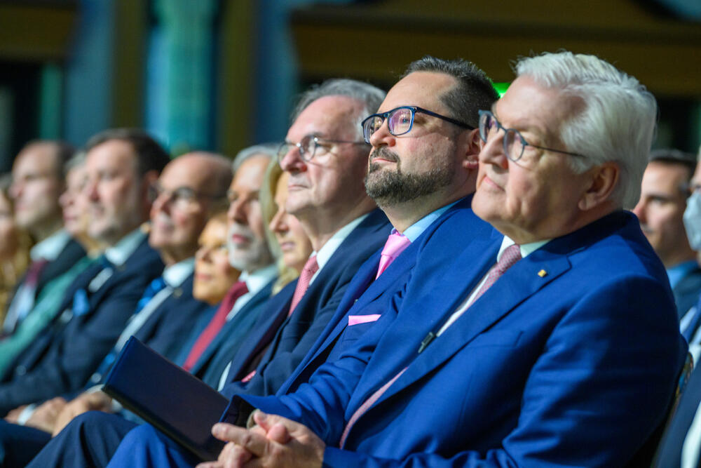 DBU-Generalsekretär Alexander Bonde neben Bundespräsident Frank-Walter Steinmeier © Peter Himsel/DBU