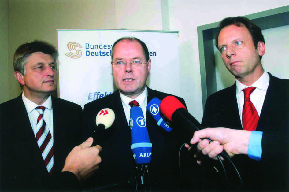 Finanzminister Steinbrück unterstützt Stiftungen 