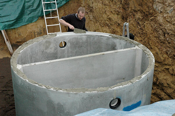 Einbau eine Kleinkläranlage 