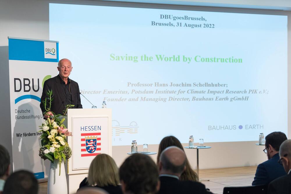 Hans Joachim Schellnhuber am Rednerpult © Eric Berghen