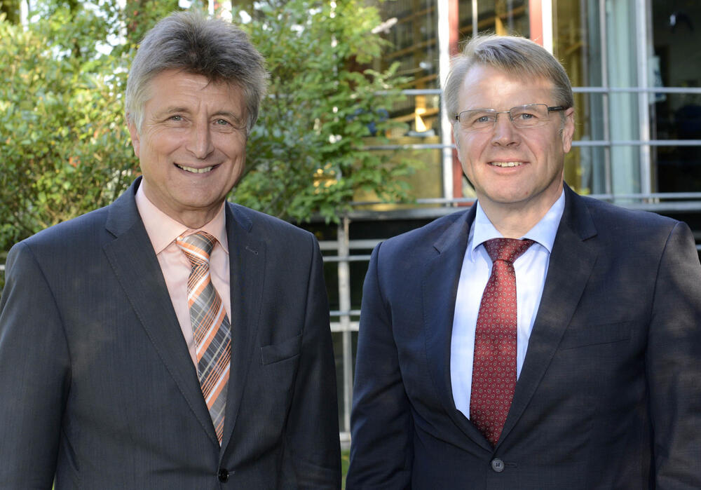 Generalsekretär Dr.-Ing. E. h. Fritz Brickwedde und sein Nachfolger Dr. Heinrich Bottermann © DBU/Hermann Pentermann