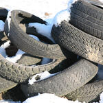 Autoreifen in der Landschaft © Uschi Euler/piclease