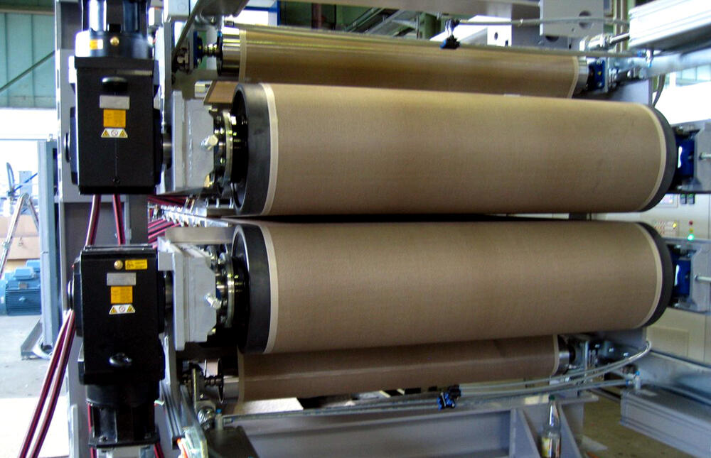 Doppelbandpresse &copy; TPS TechnoPartner Samtronic