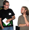 Heinz Möddel (links) als Reporter für das Doku-Team im Gespräch mit Robert Hering, Experte des Workshops Stadtnatur. 