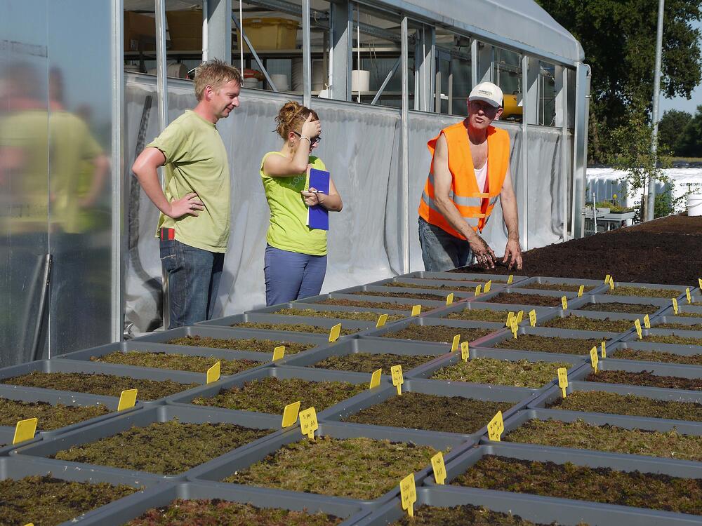 Anlegen der Vermehrungsstation VEC &copy; Stiftung Lebensraum Moor