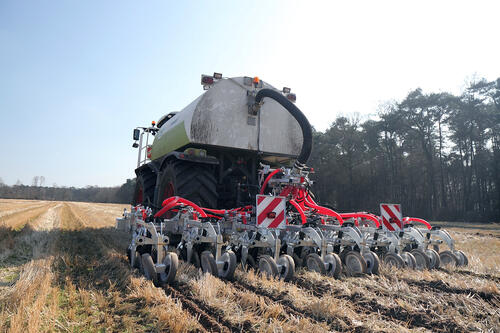 Durch das Düngen gelangen Antibiotika in die Böden. © Deutsche Bundesstiftung Umwelt