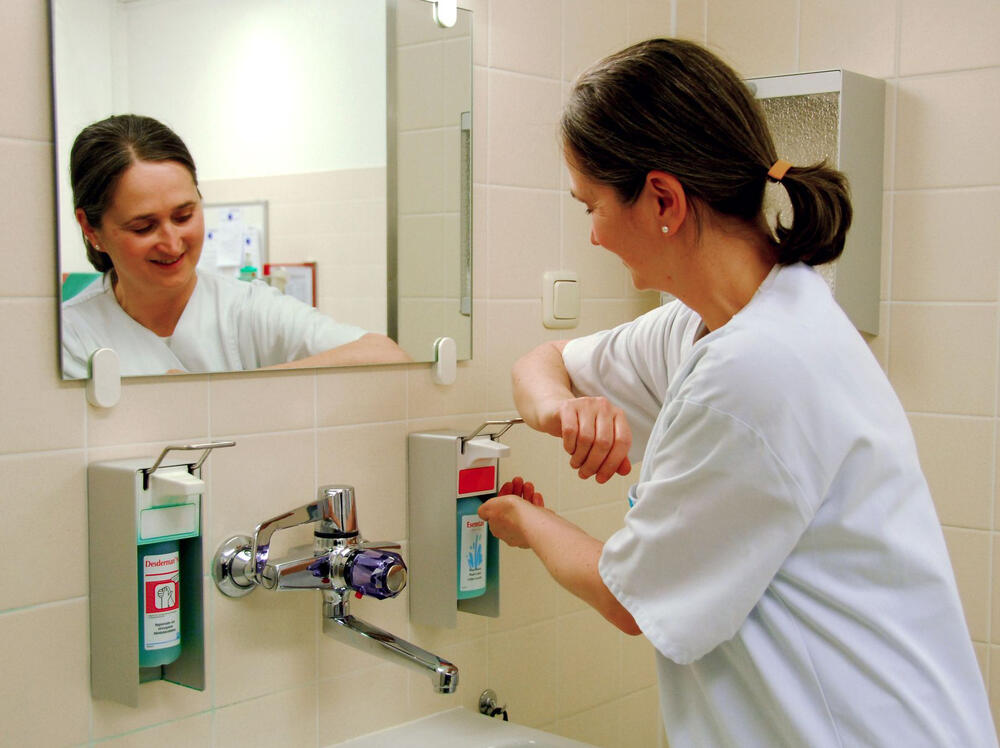 Desinfektionsmittel wirkungsvoll einsetzen © Ehrhart Siedowski, Industriefotografie