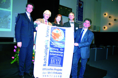 »Umwelt baut Brücken« die offizielle Anerkennung als UN-Dekade-Projekt 