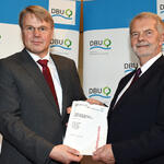 Bottermann und Hennicke Übergabe Energierat-Urkunde © DBU/Himsel