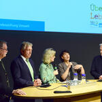 Podiumsdiskussion Ausstellung ÜberLebensmittel &copy; DBU/Hermann Pentermann