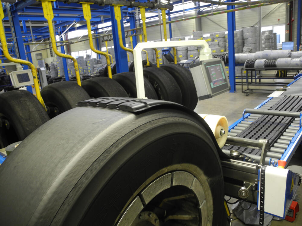 Reifenrunderneuerung © Bandag