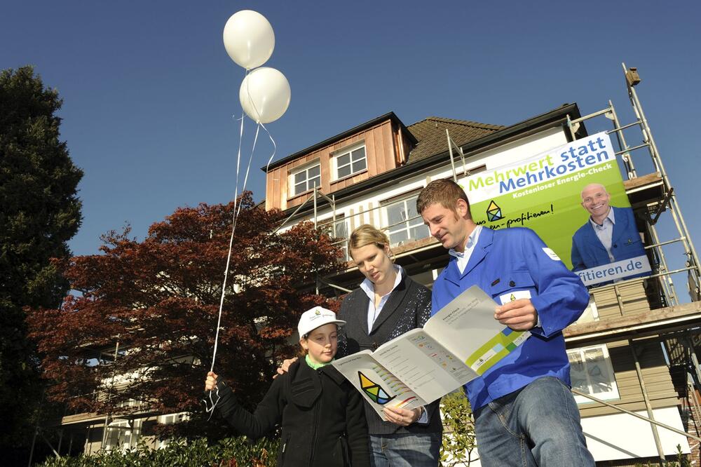 Energie-Check vor Haus 