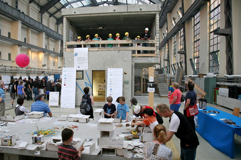 modellhaftes mobiles Recyclinggebäude 