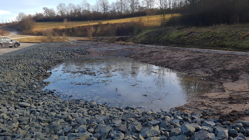 Auffüllung Betonbecken Oschenberg © Bundesforst Reußenberg