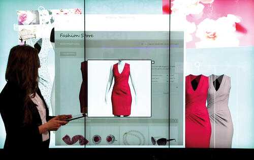 Avatar übernimmt Anprobe © Assyst GmbH