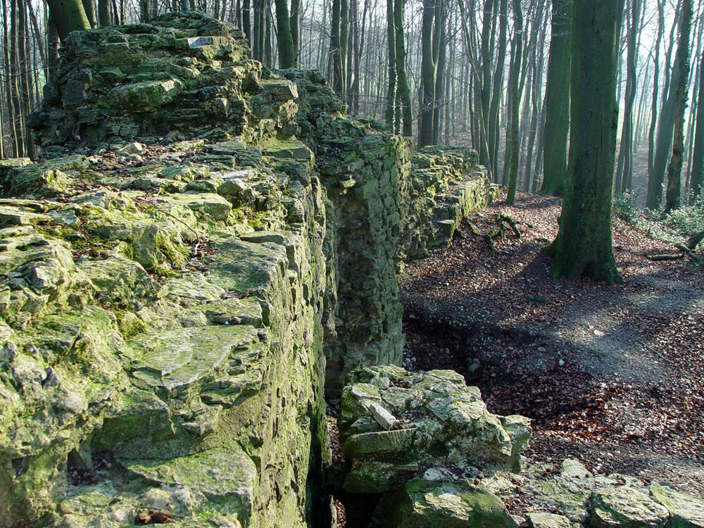 Landschaft mit Naturstein 