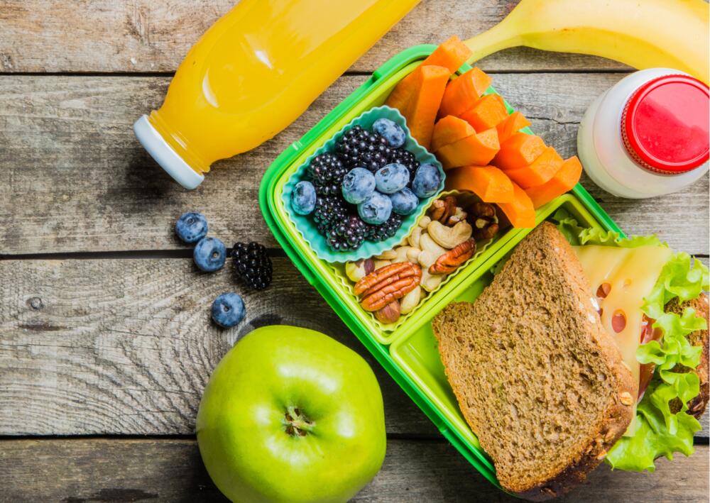 Ziel ist des Projektes: gesundes, leckeres und vollwertiges, überwiegend pflanzenbasiertes Essen für Kinder und Jugendliche in Schulen einzuführen.  © Canva