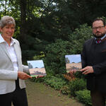 Susanne Belting (l.), Fachliche Leiterin im DBU Naturerbe, und DBU-Generalsekretär Alexander Bonde © Deutsche Bundesstiftung Umwelt