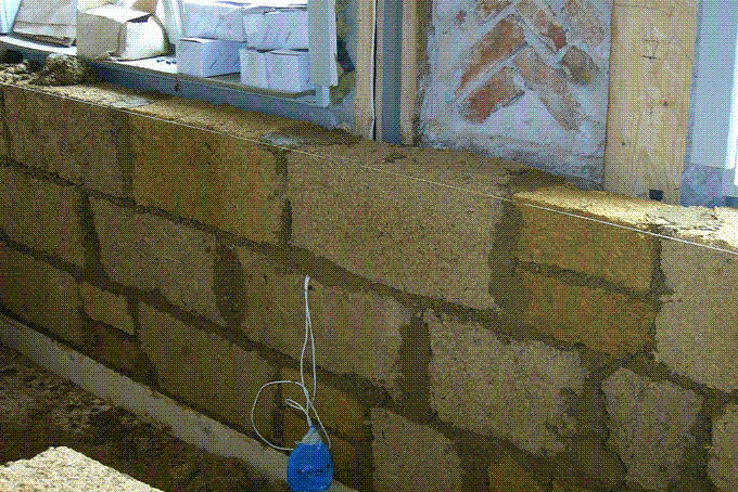 Innendämmung mit Holzleichtlehmsteinen 