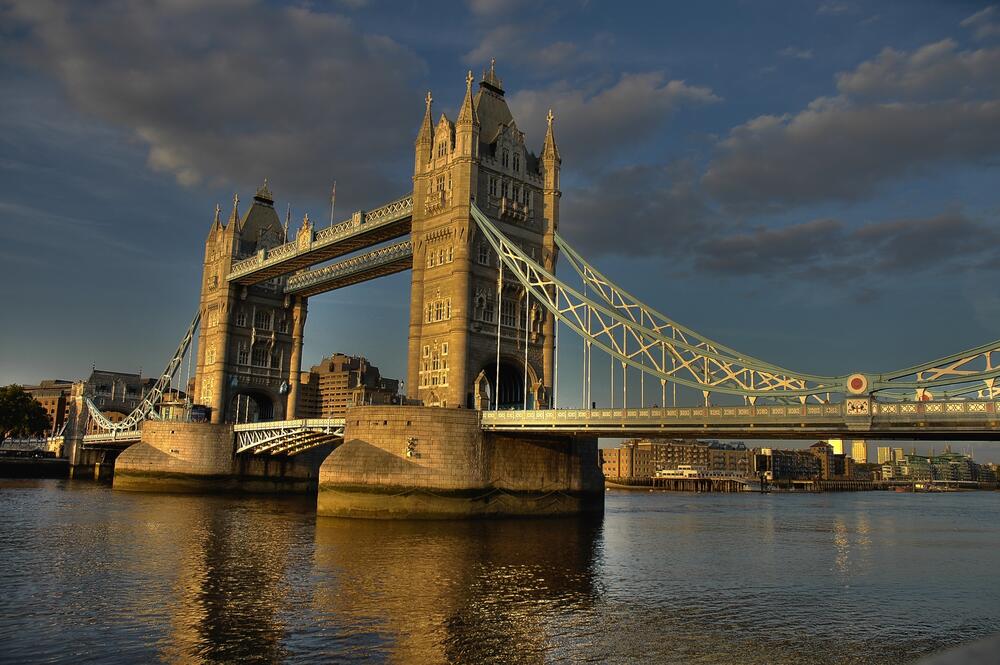 Touristenmagnet: die Tower Bridge in London  &copy; Robin T. Backes/pixelio.de